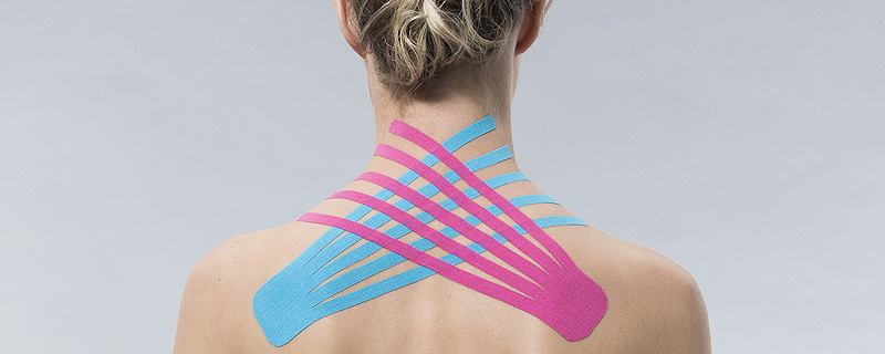 kinesioloisches-tape Elastische Bänder unterstützen körpereigene Heilungsprozesse. Schmerzlinderung und Schmerzfreiheit. Neuraltherapie Alternativmedizin